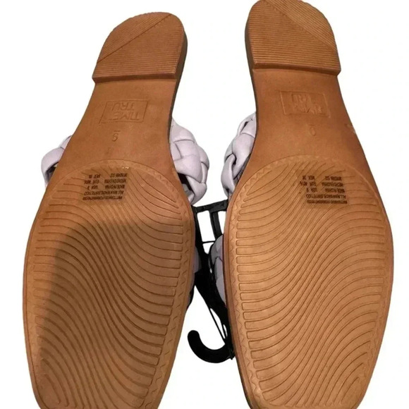 Time and Tru Sandals - Picture 2 of 2